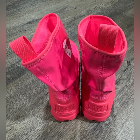 UGG Classic Brellah Mini Waterproof Slip On Rain Boot- Pink, Big Kid’s Size 6 - Picture 5 of 10